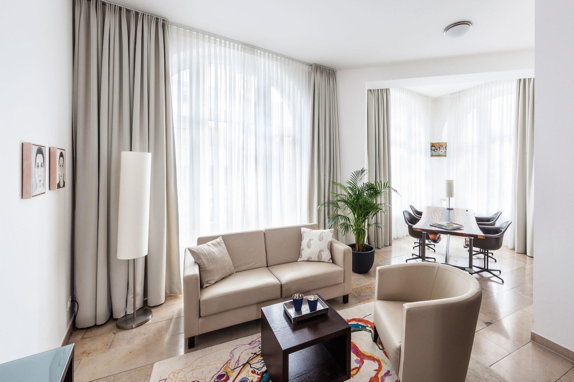 Burns Art Hotel