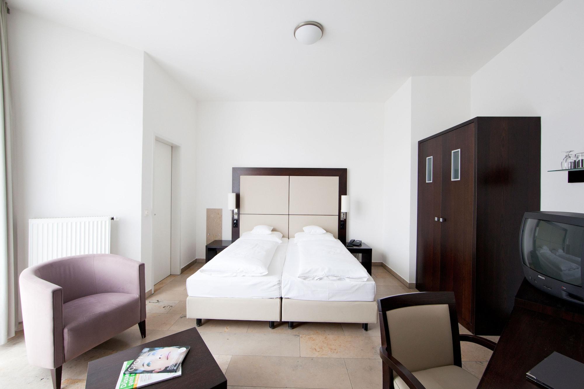 Burns Art Hotel 4*