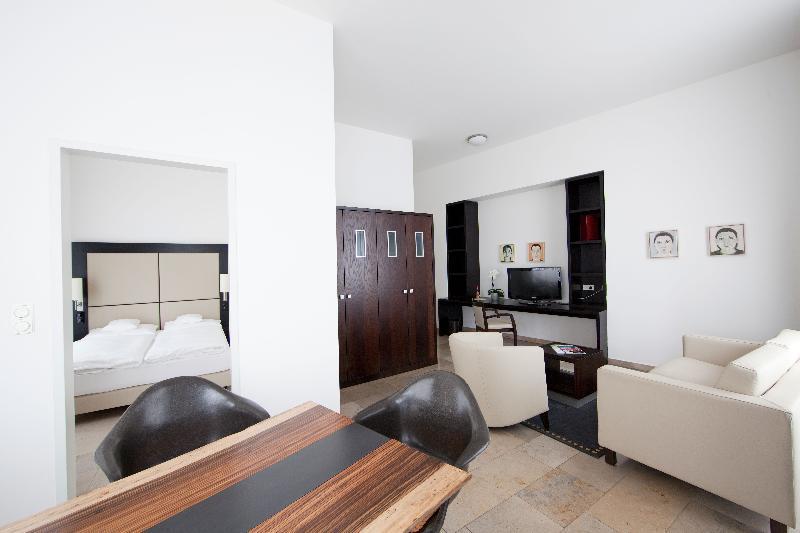 Burns Art Hotel 4*
